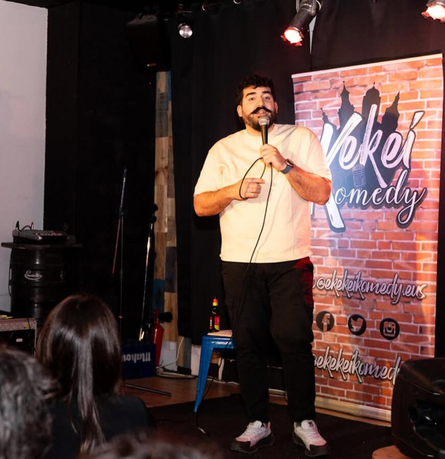 RDani Martinez Comediante Vitoriano integrante de Ekeikei Komedy